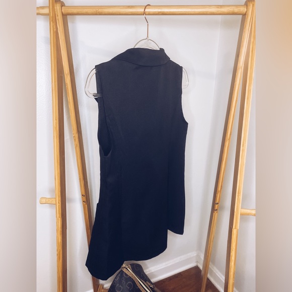 Sleeveless business vest, black, can wear open or closed. - Picture 3 of 3